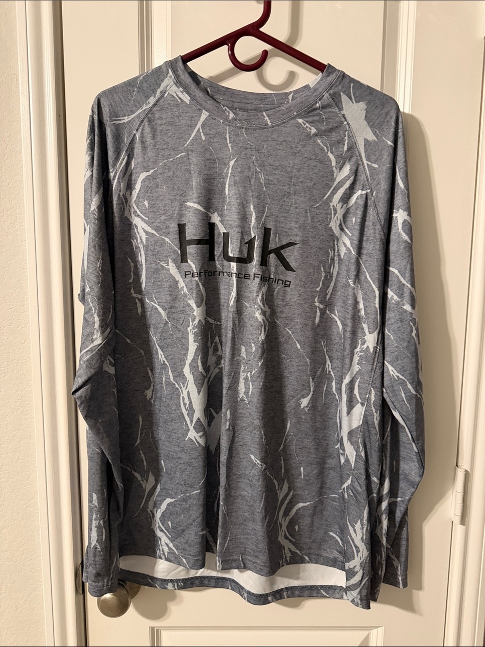 Huk Men's Gray and White Long Sleeve Performance Shirt
